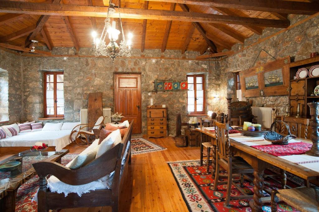 MARIOLATA STONE HOUSE photo 2