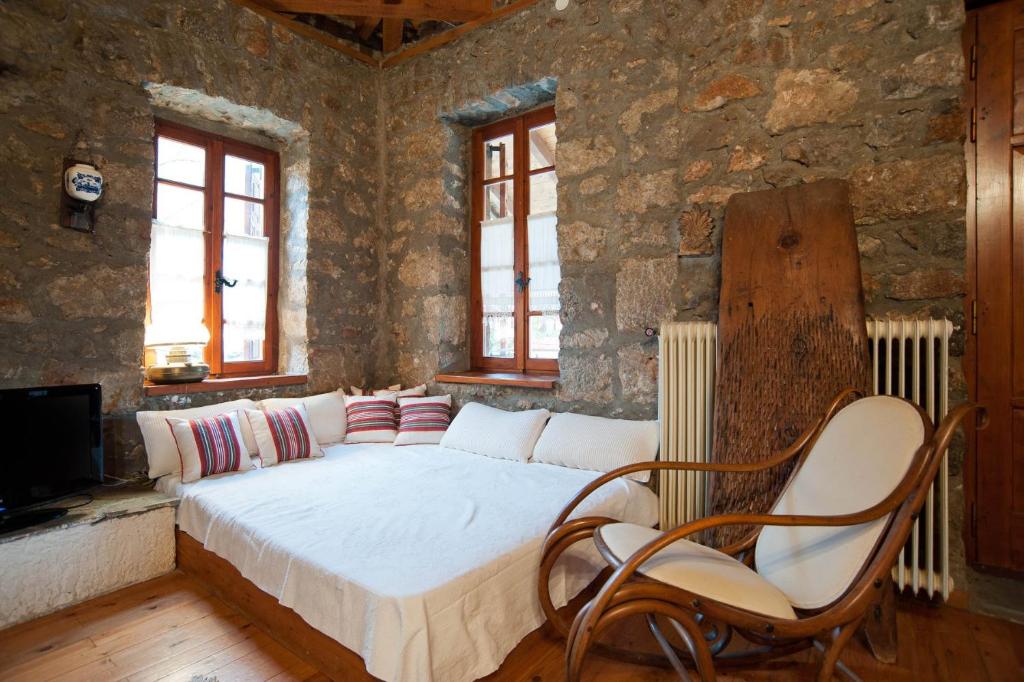 MARIOLATA STONE HOUSE photo 4