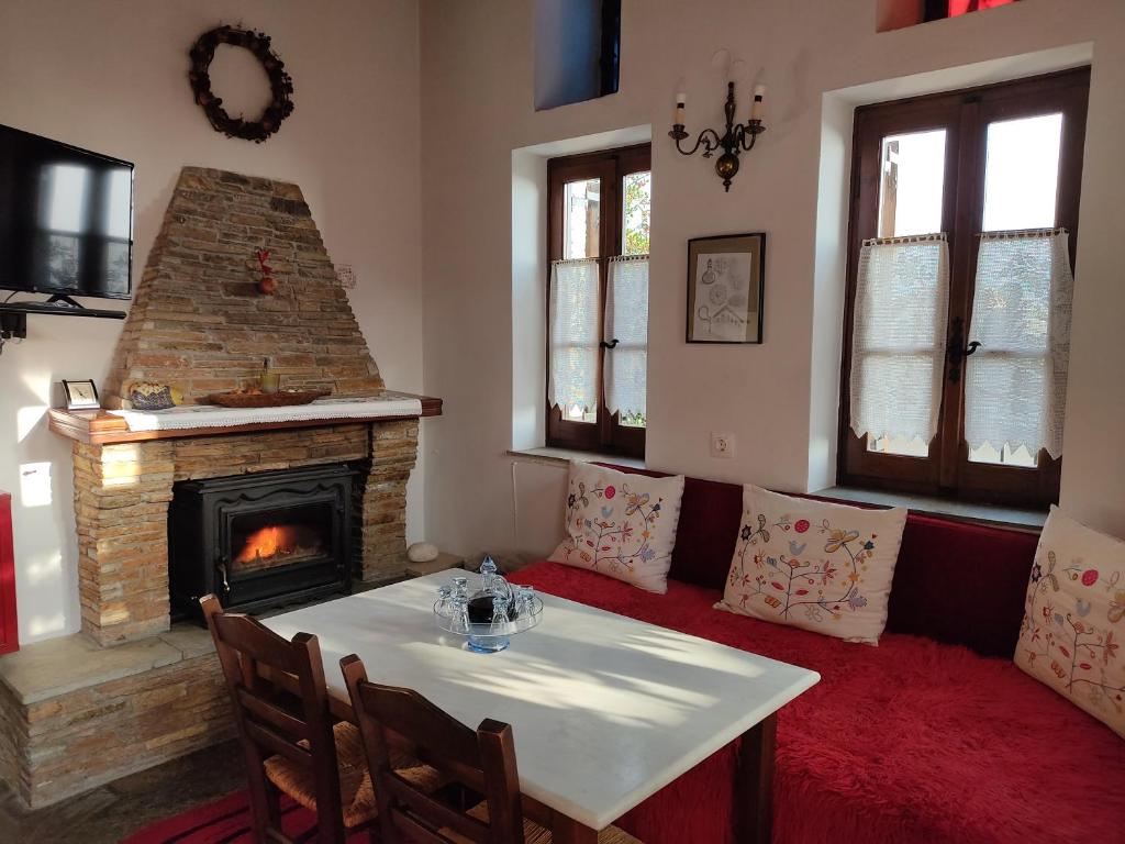 Archontiko Repana - Makrinitsa Stone Retreat photo 3