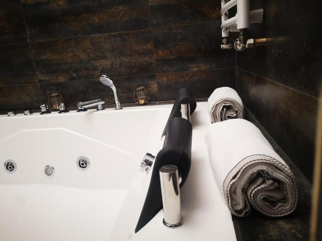 Apartamenty LENA 5 Jacuzzi photo 1