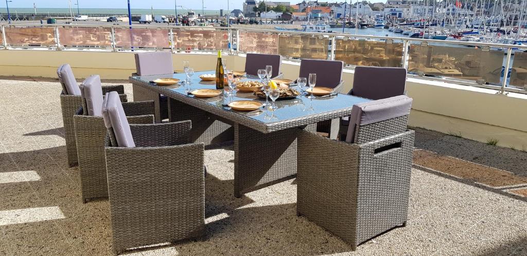 Appartement vue sur mer et port photo 1