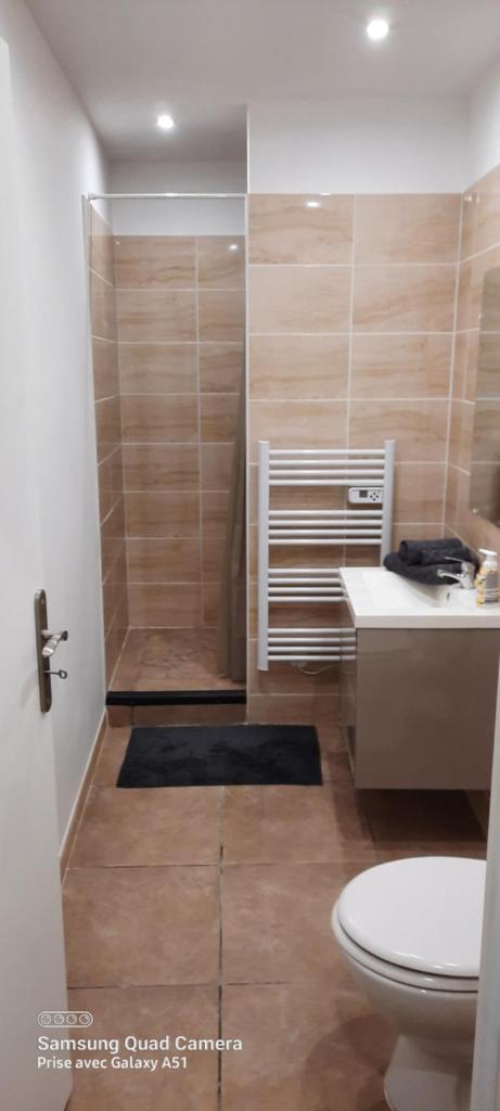 superbe appartement de 40m2 avec parking gratuit sur place photo 3