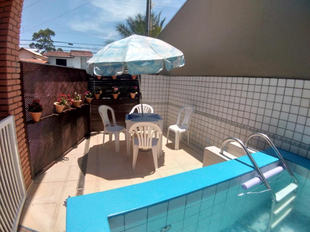 Sobrado com piscina em condomíno fechado a 150 M da praia photo 4