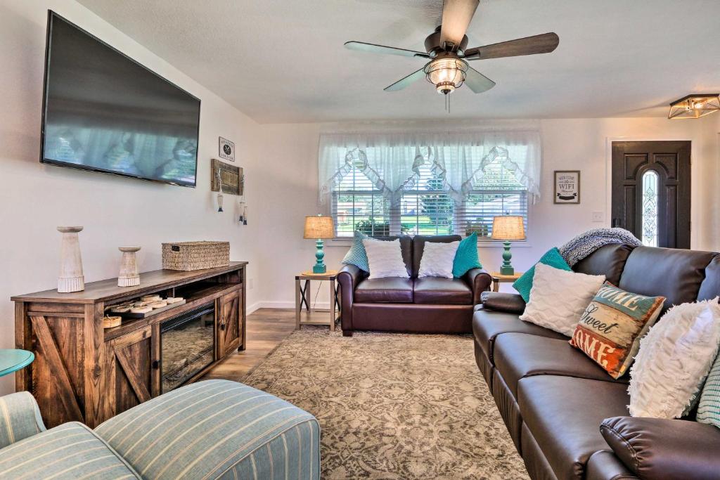 Warm and Cozy Buckeye Lake Home Yard and Patios! photo 1