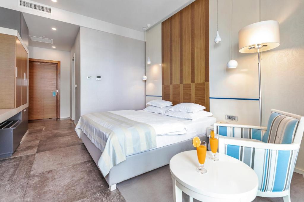 Апартаменты (Семейный номер с балконом и видом на море), Hotel Bracera