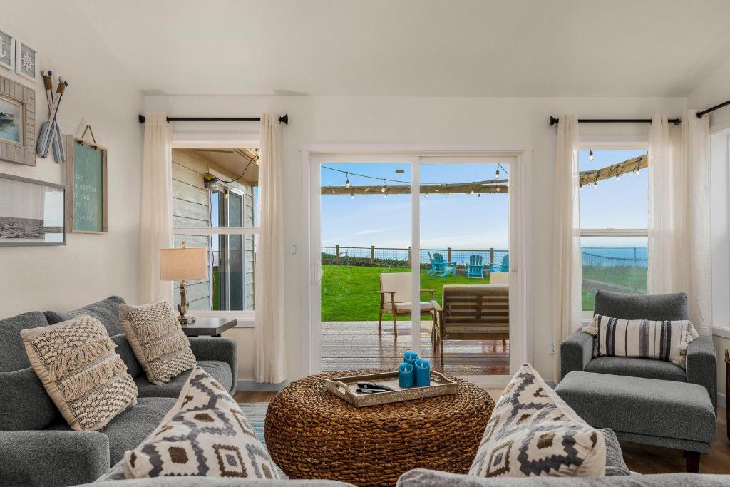 @ Marbella Lane – Wave House, Your Oceanfront Retreat! photo 3
