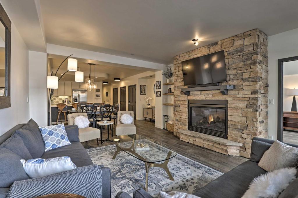 Renovated Condo Near Copper Mtn and Breck Resort!