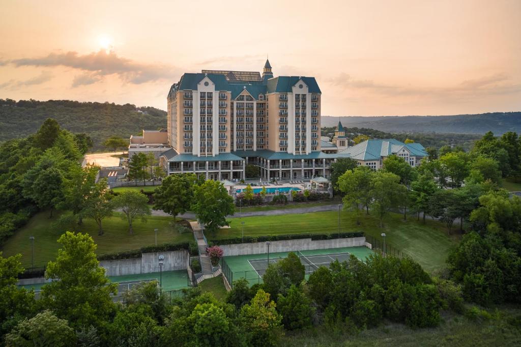 Chateau on the Lake Resort Spa and Convention Center photo 1