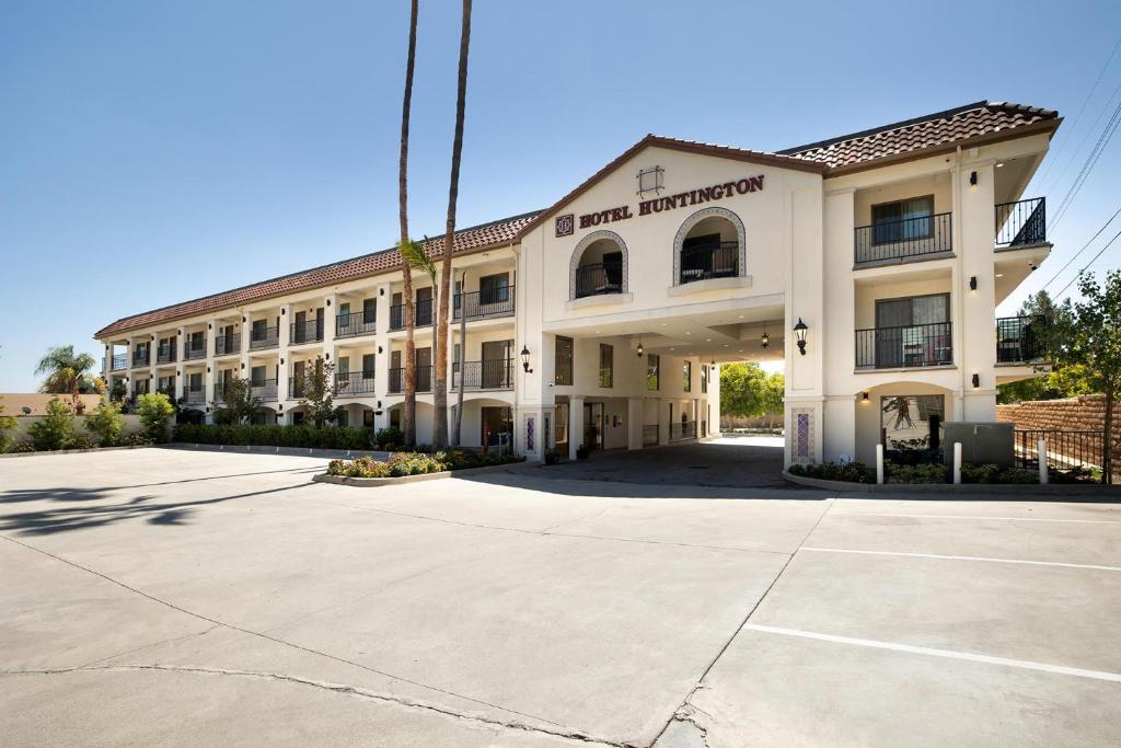 Hotel Huntington image