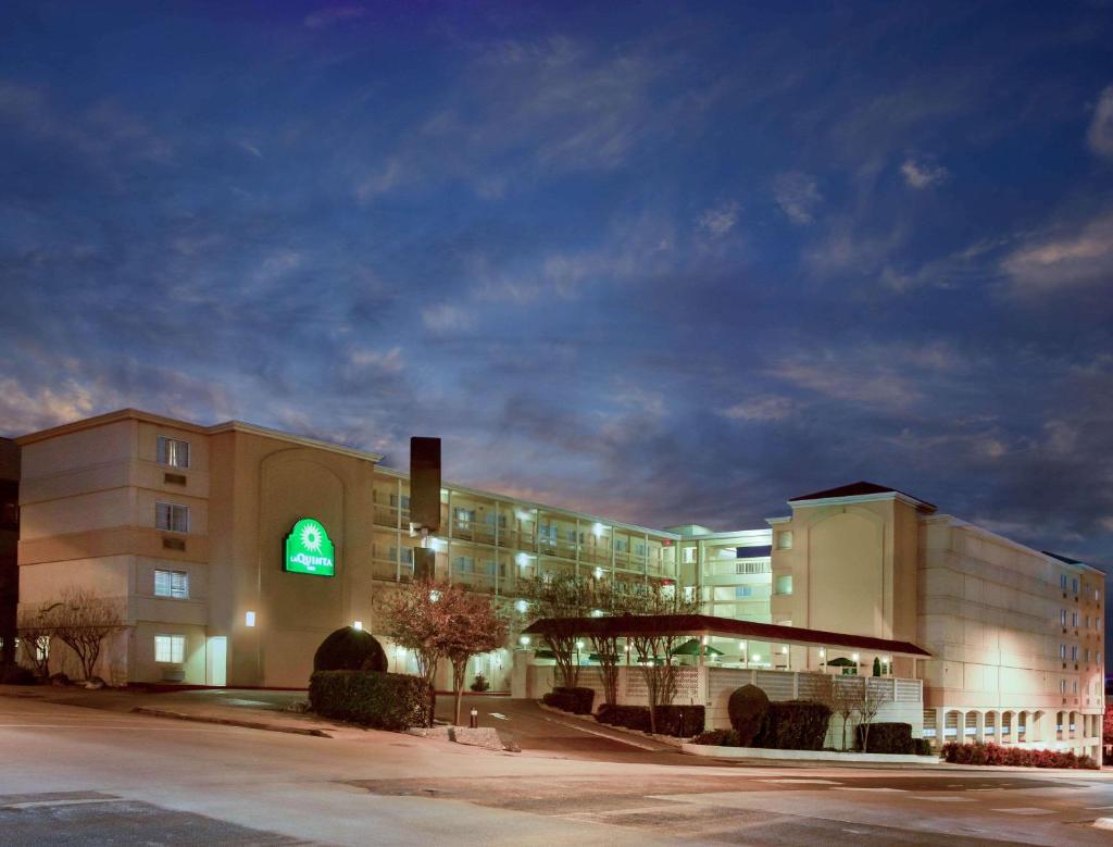 La Quinta Inn by Wyndham Austin Capitol / Downtown photo 1