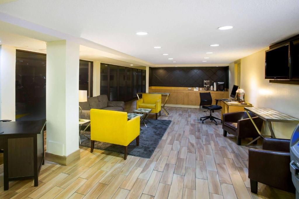 La Quinta Inn by Wyndham Austin Capitol / Downtown photo 4