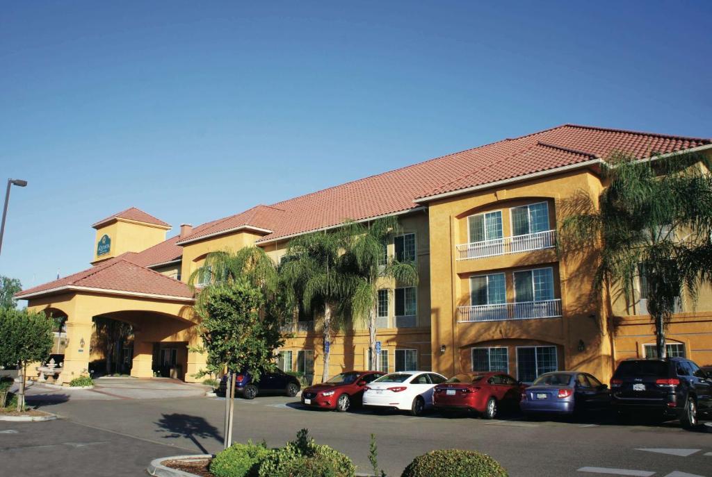 La Quinta Inn & Suites by Wyndham Fowler image
