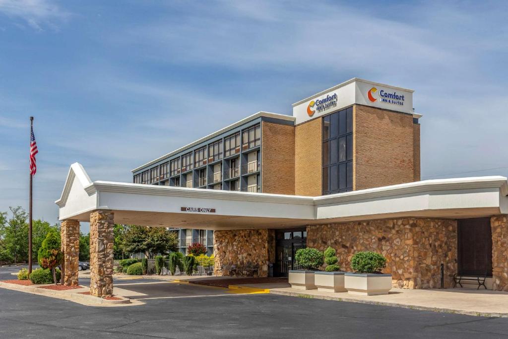 Comfort Inn & Suites near Danville Mall image
