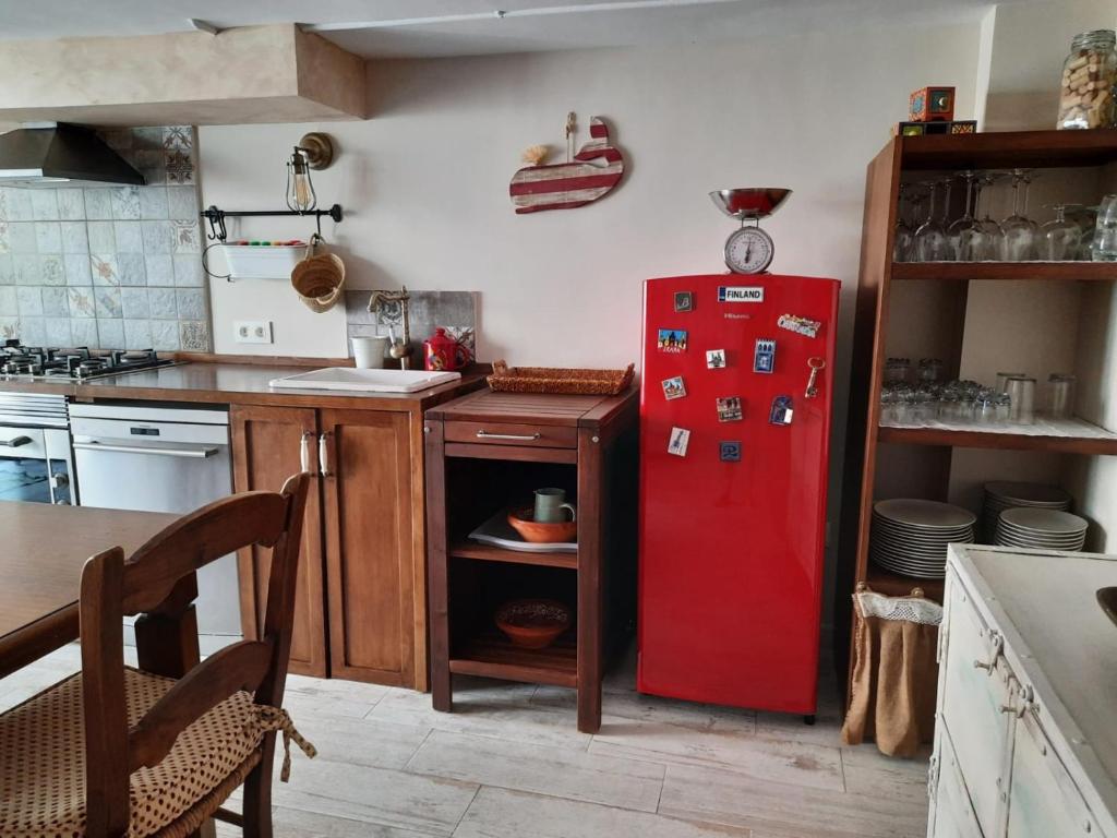Un apartamento vacacional con detalles de un hogar photo 2