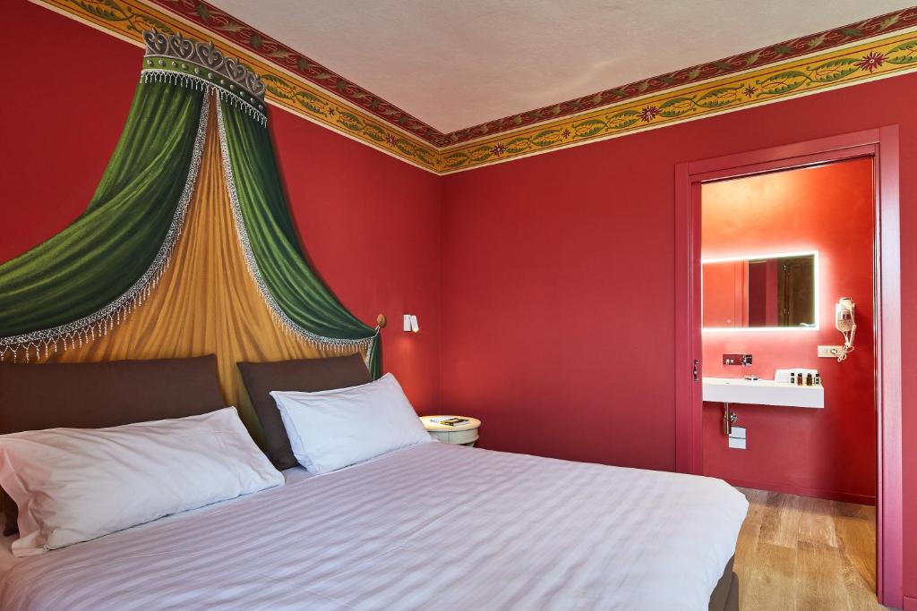 Poppi Suites photo 1