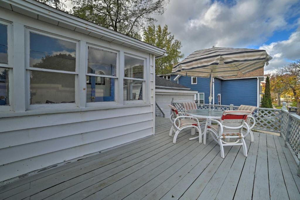 Manistee House with Deck, Fire Pit and Sunroom! photo 2
