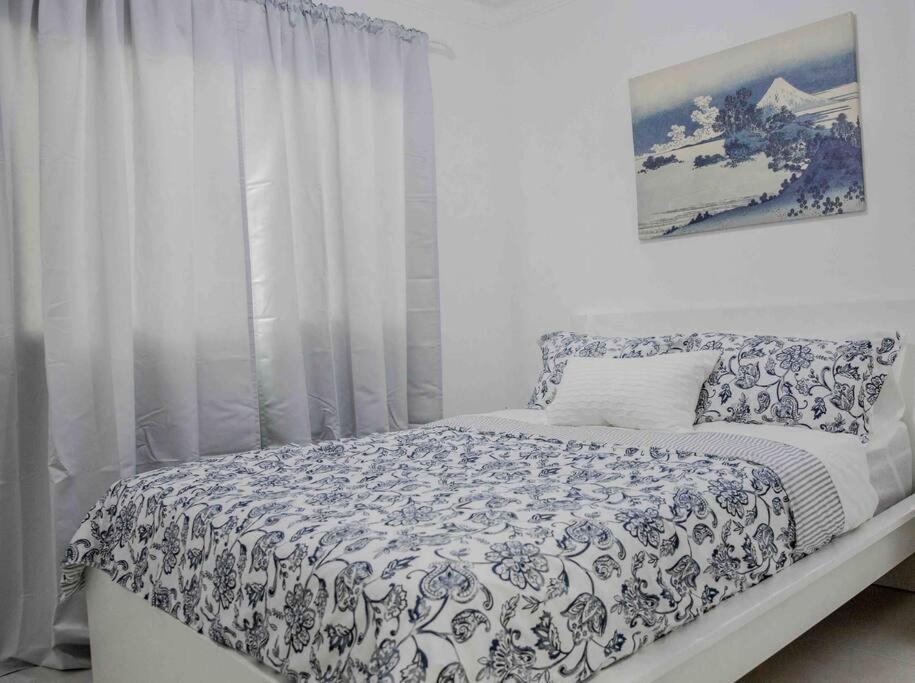 Lovely condo 10 minutes from airport 15 from beach photo 1