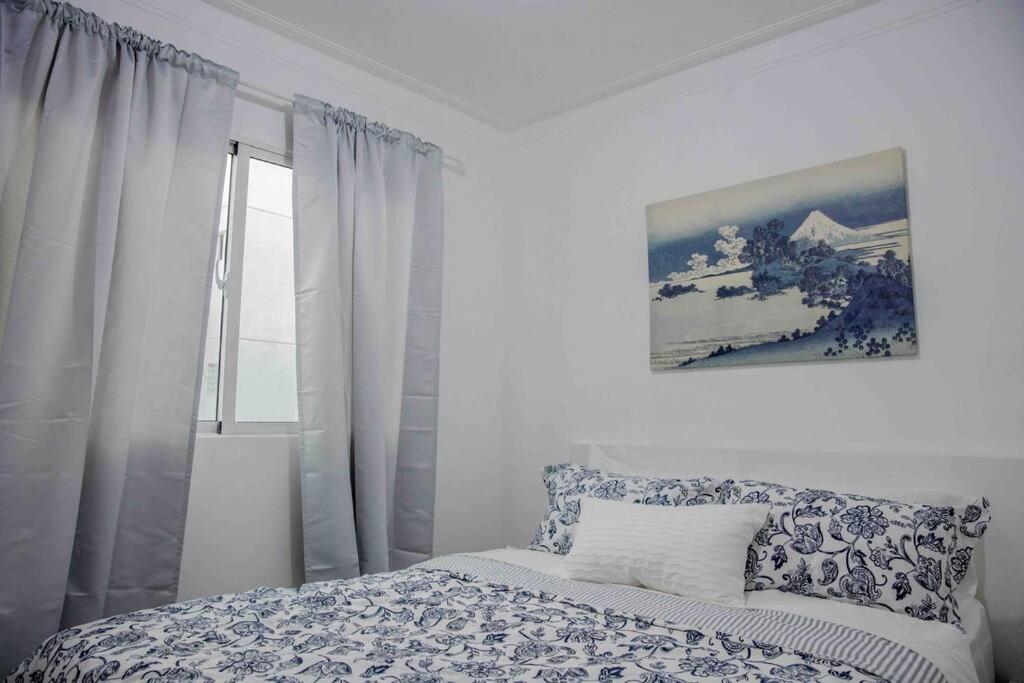 Lovely condo 10 minutes from airport 15 from beach photo 2