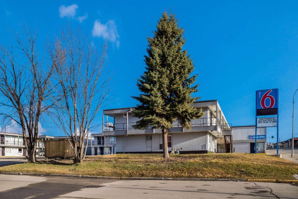 Motel 6-Fort St. John, BC photo 1