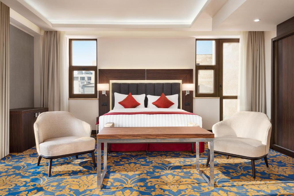 Ramada Hotel & Suites by Wyndham Yerevan photo 1