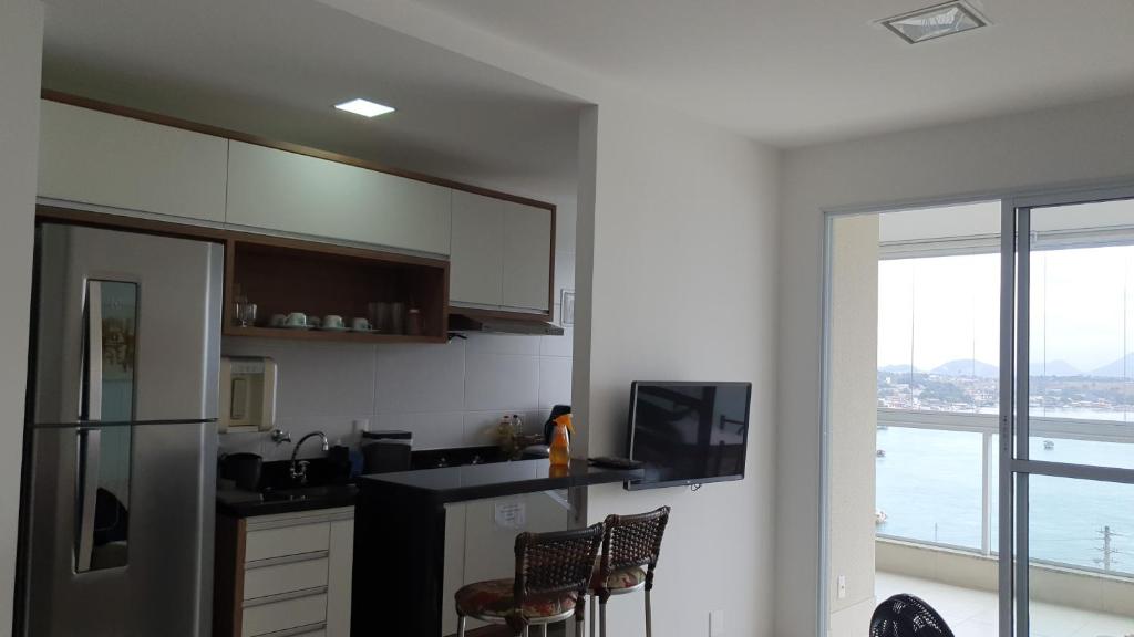 Apt com dois quartos, novo, centro de Guarapari! Varanda gourmet com vista mar, churrasqueira, Smart TV, Wi-Fi 200 MB, Lavadora de roupas e Garagem privativa photo 4