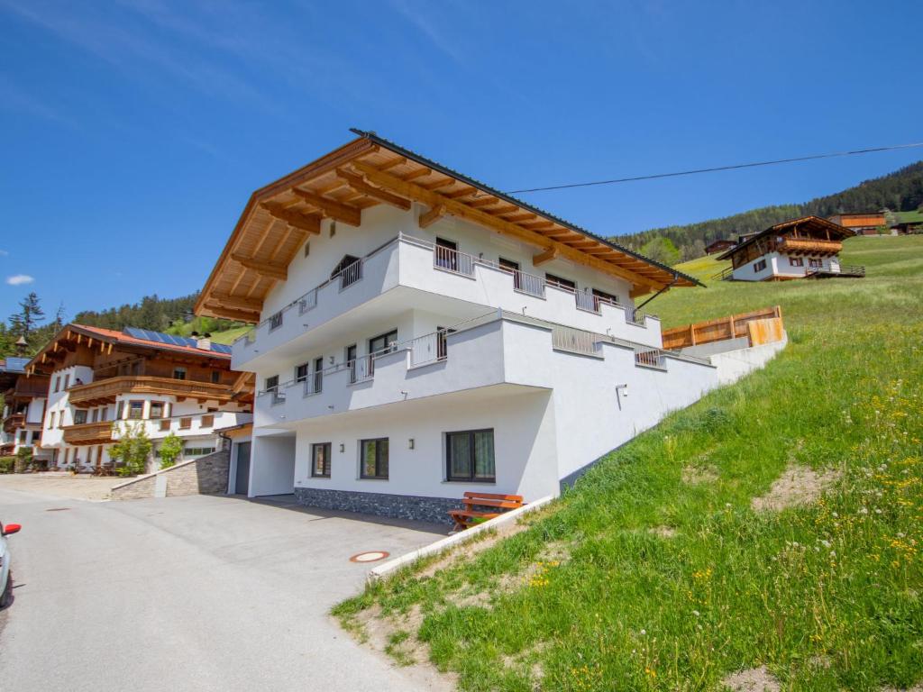 Apartment Anton - MHO562 by Interhome