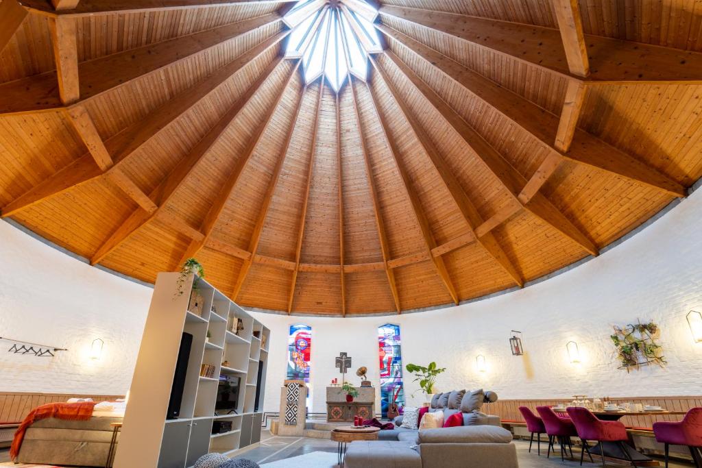 dreamcation - Ehemalige KIRCHE mit Haus bis 25 Personen, 3D-Tour, Garten, Terrasse, BBQ photo 1