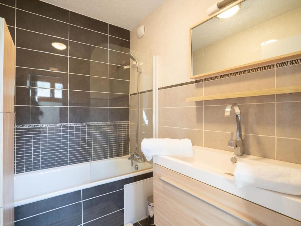 Apartment Le Lac Blanc-3 by Interhome photo 4