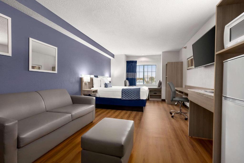 Microtel Inn & Suites by Wyndham Lincoln image