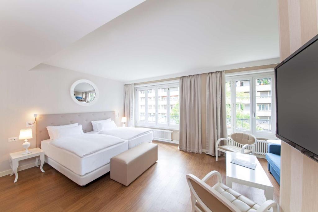 Двухместный (Улучшенный двухместный номер с 1 кроватью), NH Geneva City