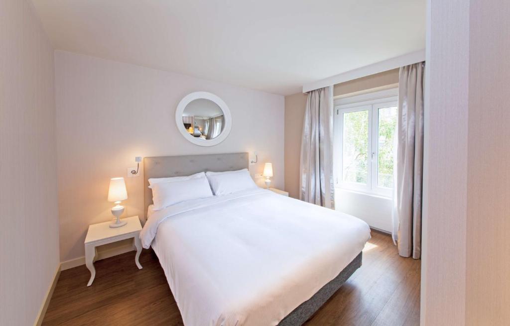 Двухместный (Улучшенный двухместный номер с 1 кроватью), NH Geneva City