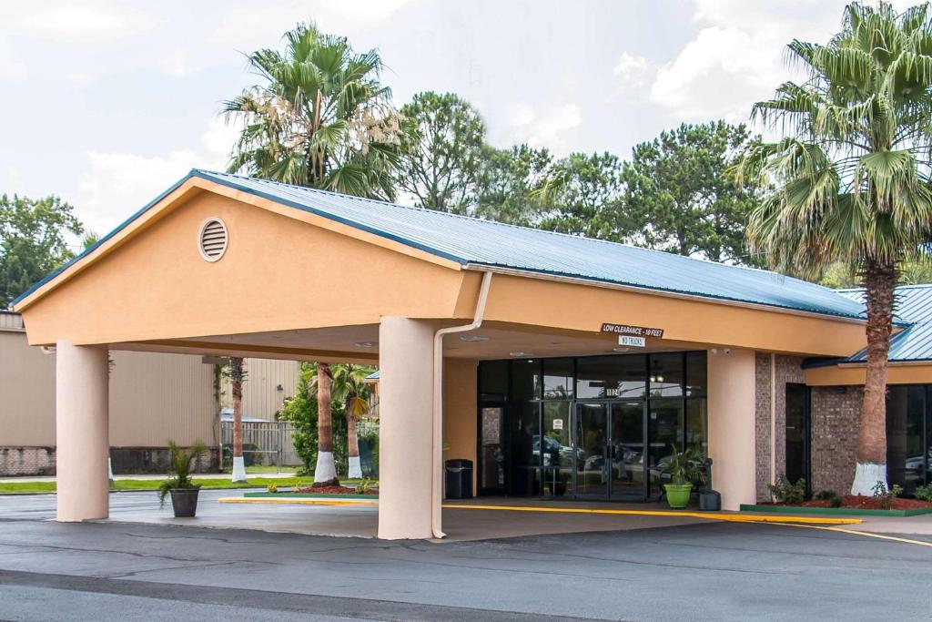 Quality Inn Hinesville - Fort Stewart Area image