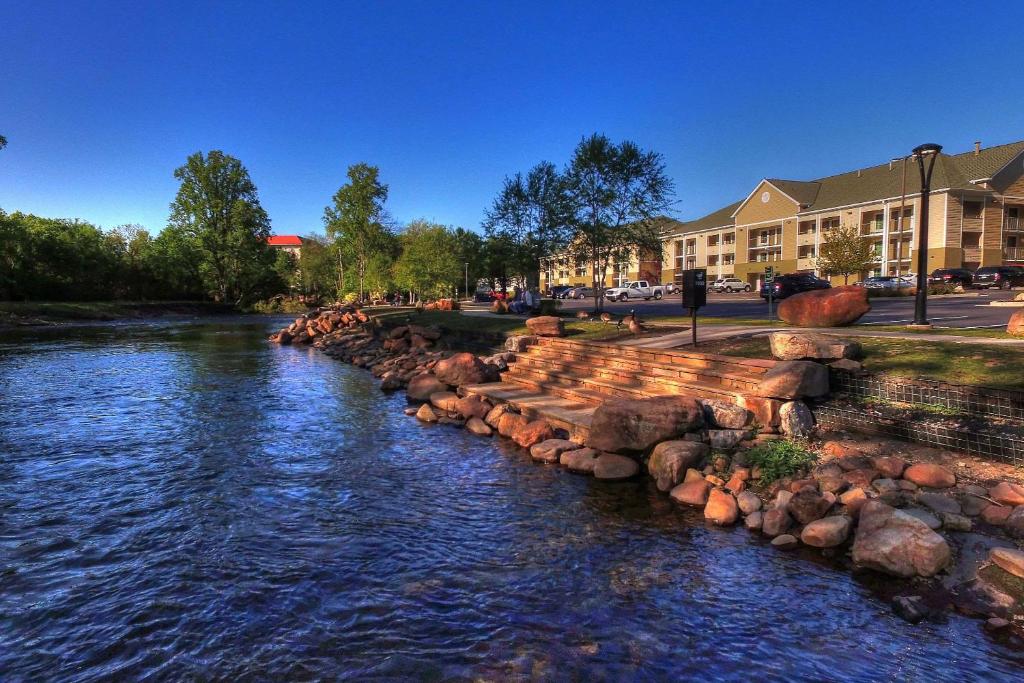 Econo Lodge Pigeon Forge Riverside image