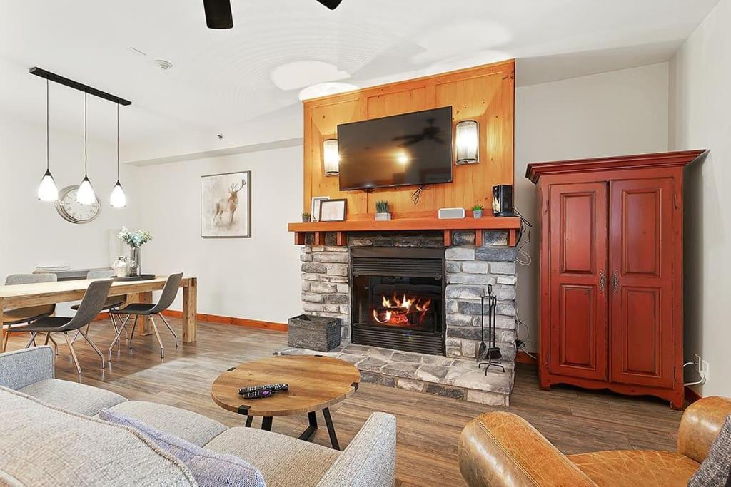 Les Eaux 225-1 by Escapades Tremblant photo 1