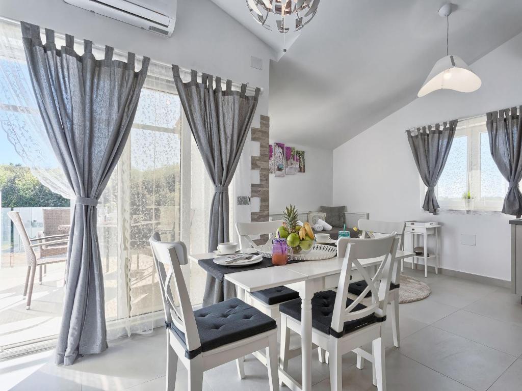 Apartment La Mer-4 by Interhome photo 1