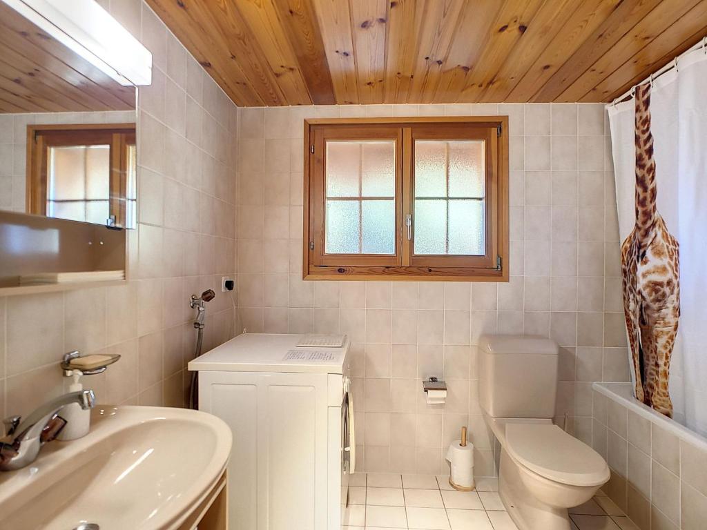 Chalet Les 4 Saisons by Interhome photo 3