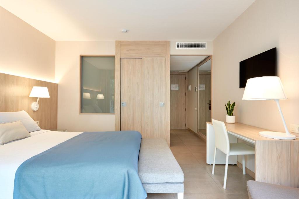 Hotel Omnium - Tap to explore photos
