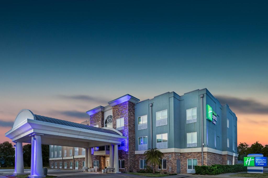 Holiday Inn Express & Suites Rockport - Bay View, an IHG Hotel image