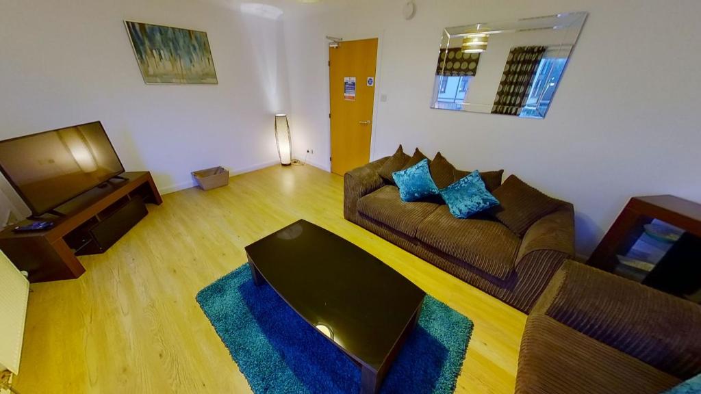 Orange Town House - Shaw Road, Only 6 Minutes to City Centre photo 3