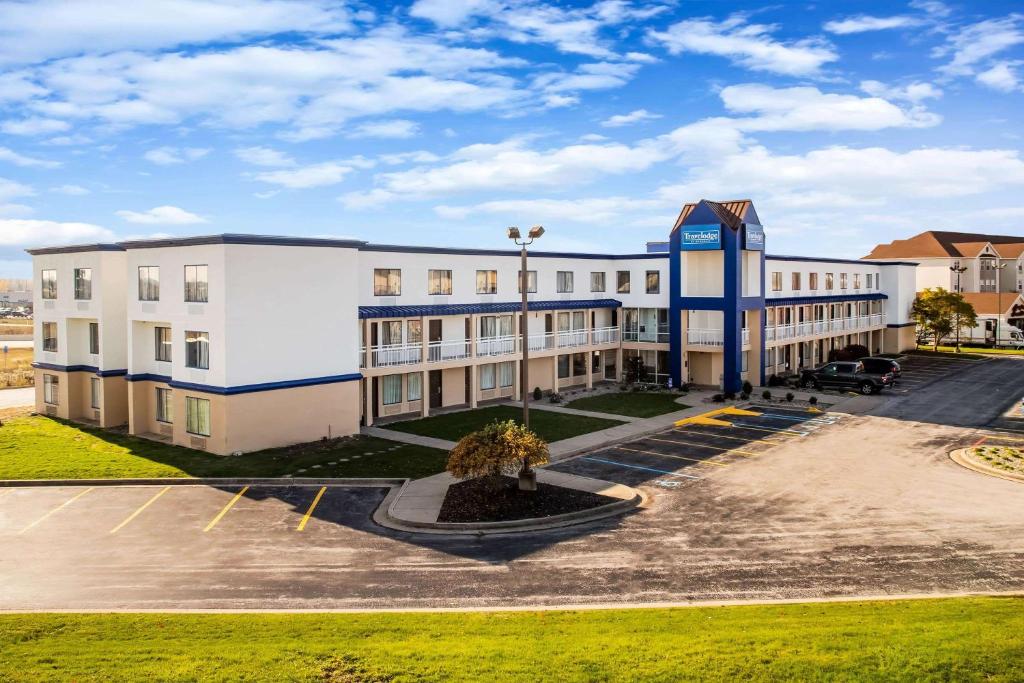 Travelodge by Wyndham Fort Wayne North photo 2