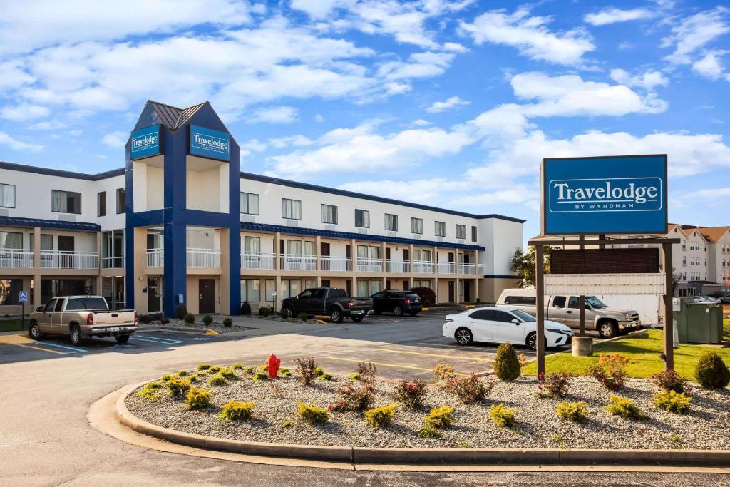 Travelodge by Wyndham Fort Wayne North image