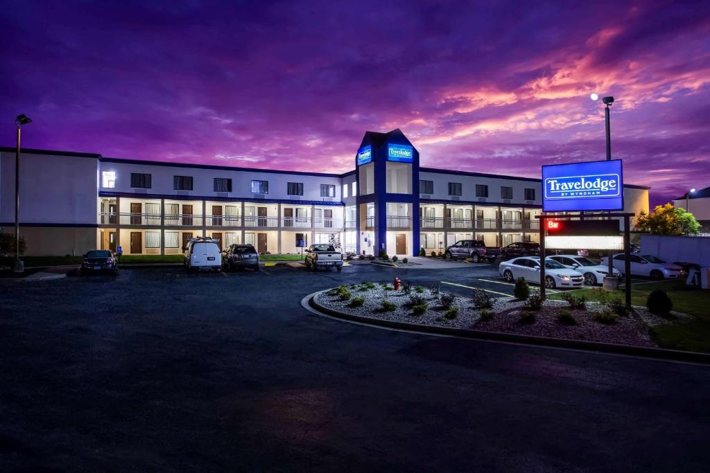 Travelodge by Wyndham Fort Wayne North photo 1