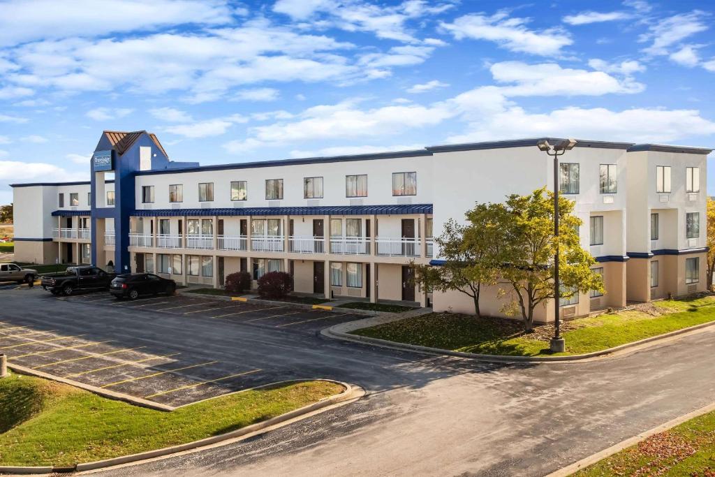 Travelodge by Wyndham Fort Wayne North photo 3