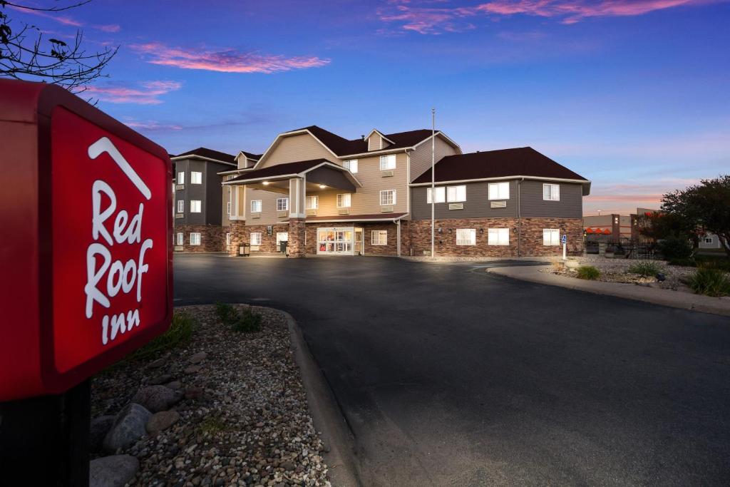 Red Roof Inn & Suites Omaha - Council Bluffs photo 3