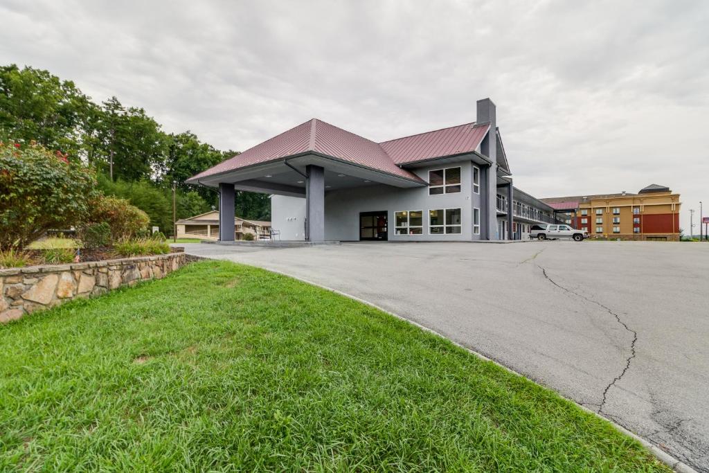 Quality Inn Kodak Sevierville image