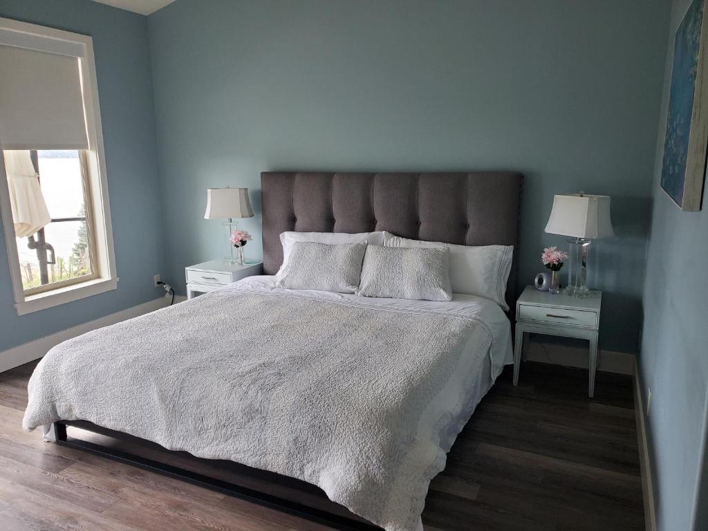 Wine Country Luxury Waterfront Condo photo 1