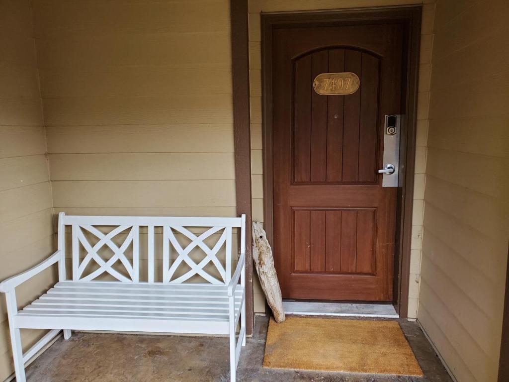 Wine Country Luxury Waterfront Condo photo 4