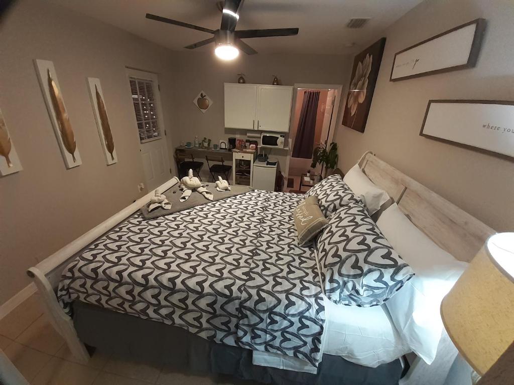 LUXURIOUS COZY STUDIO. image