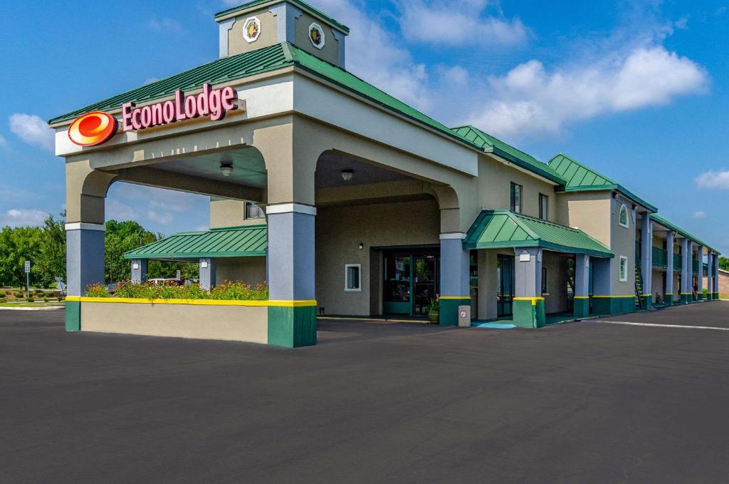 Econo Lodge Goose Creek image