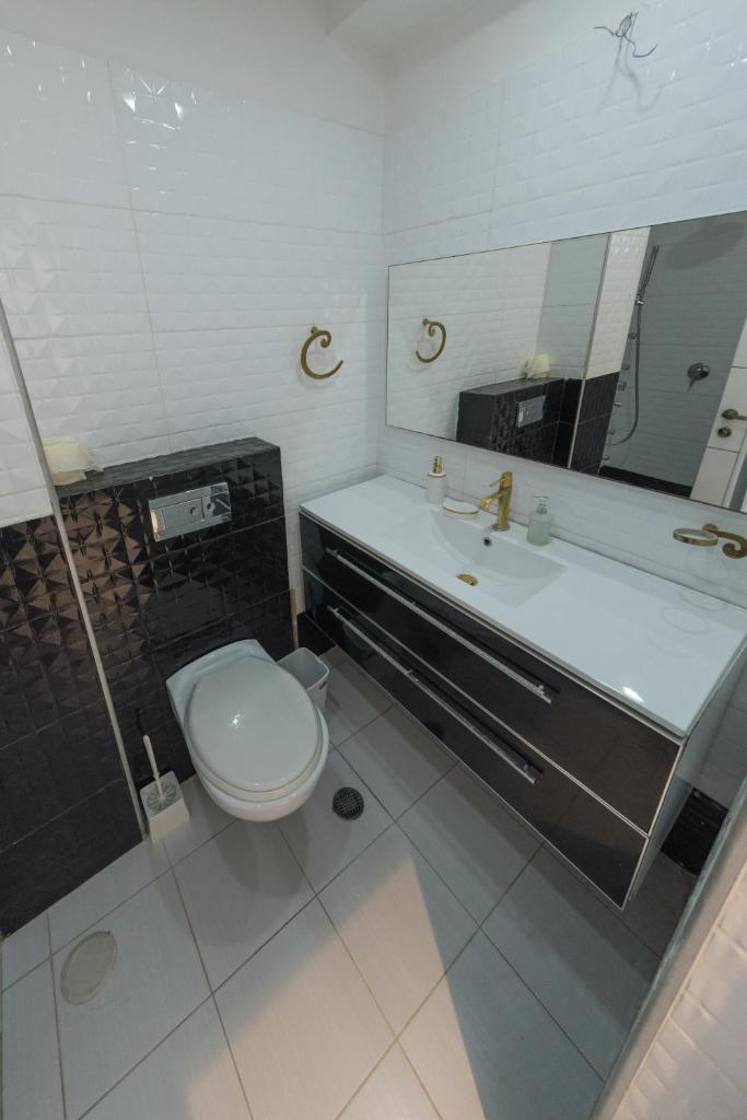 Royal Beach Front Apartments photo 4